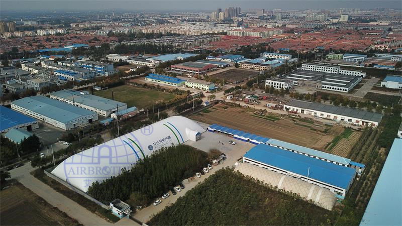 秋意濃濃，氣膜建筑城市里的一幅畫