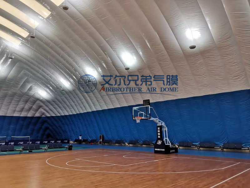 你知道嗎？這種用氣吹起來的體育館使用年限15年以上