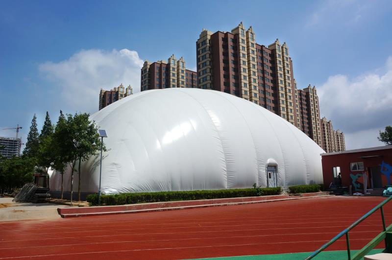 氣膜體育館給孩子在霧霾天撐起一個保護(hù)傘
