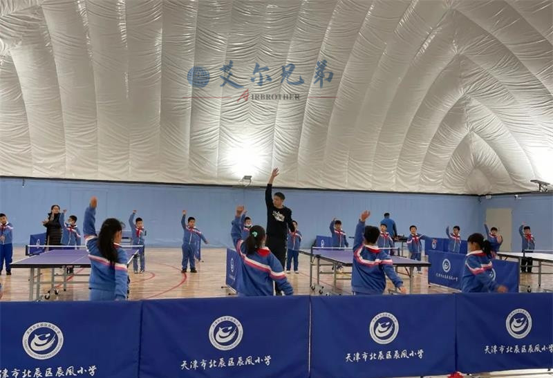 惡劣天氣下，學(xué)校氣膜體育館受到青睬