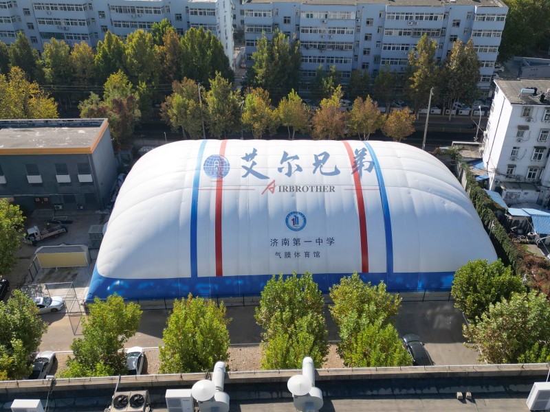 一種全新、時尚的體育運動場館——氣膜足球館